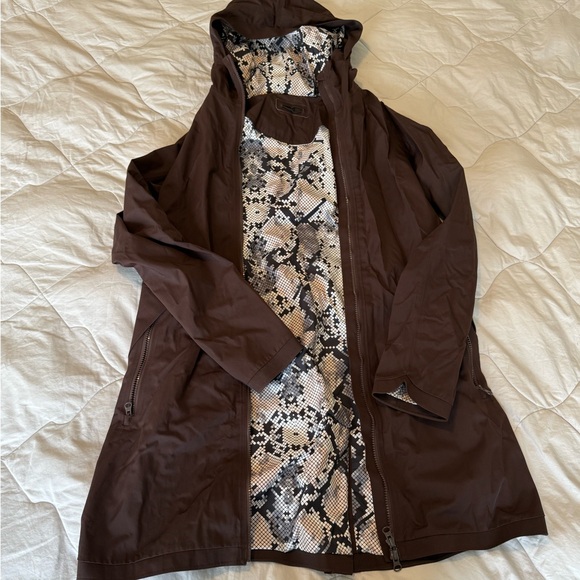 Lululemon Definitely Raining Jacket - 10 - Picture 11 of 12